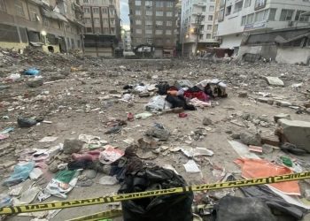 Diyarbakır’da zelzelede yıkılan binaya ait 3 tahliye