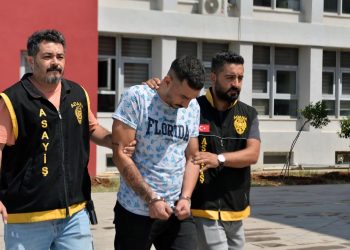 Dolmuş sürücüsünü eşine ileti attığı için öldürdü