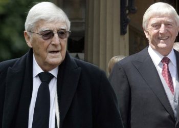 Duayen sunucu Sir Michael Parkinson hayatını kaybetti