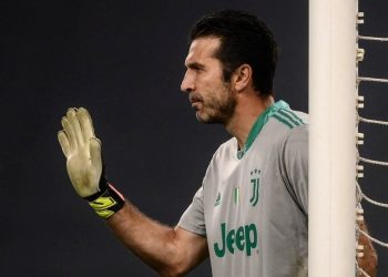 Efsane kaleci Buffon’dan futbola veda