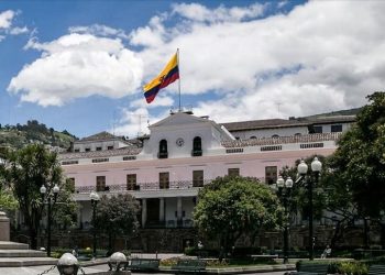 Ekvador ve Guatemala sandığa gidiyor