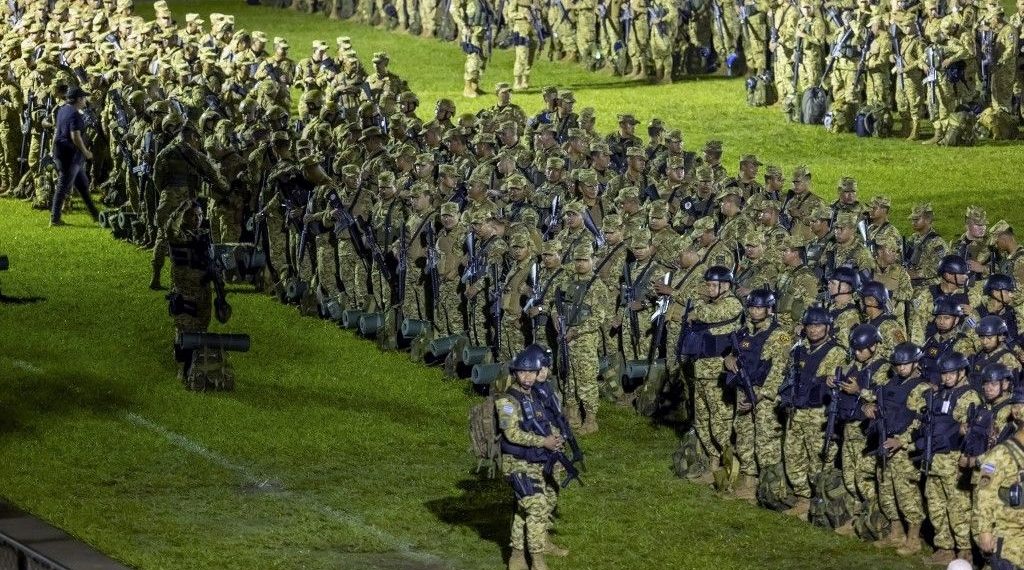 El Salvador hatayla çaba için bir kenti kuşattı