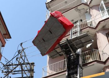 Elektrik tellerine koltuk takıldı