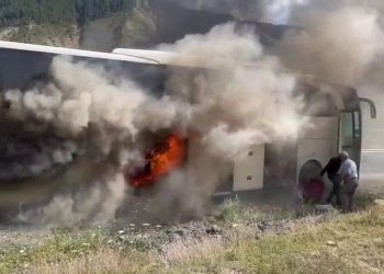 Erzurum’da yolcu otobüsü alev alev yandı