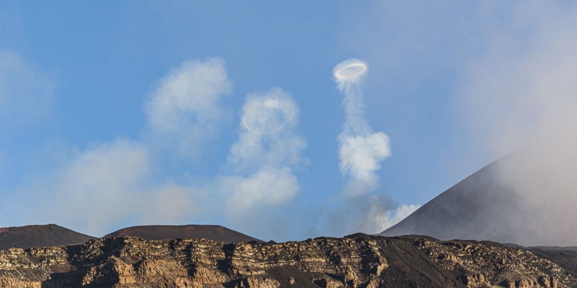 Etna Yanardağı nerede, hangi ülke sonları içerisinde?