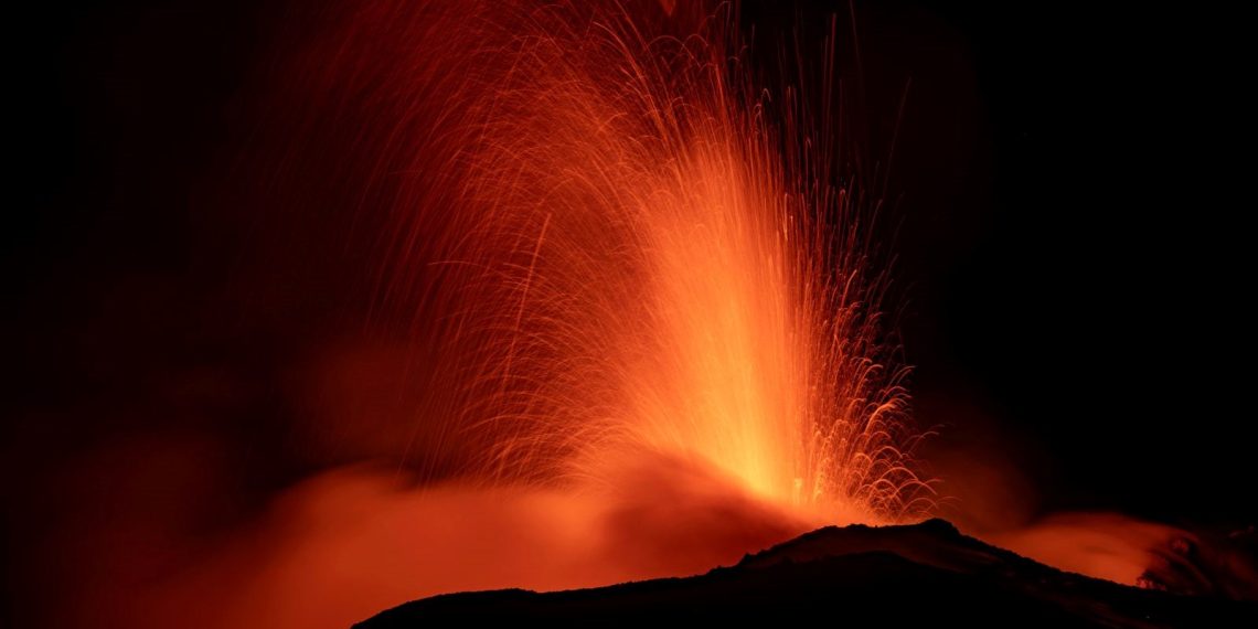 Etna Yanardağı’nda patlama