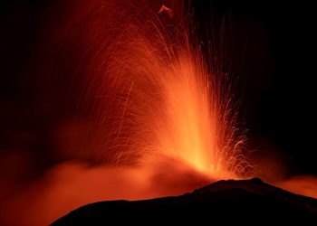 Etna Yanardağı’nda patlama