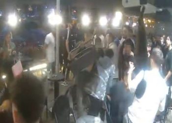 Fatih’te bir küme kafe bastı, husumetlilerine saldırdı