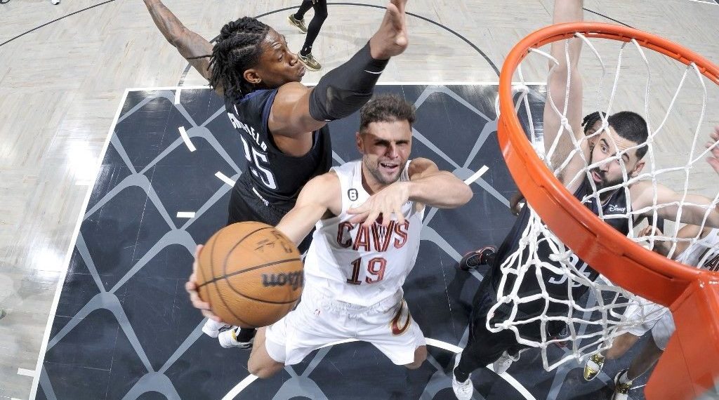 Fenerbahçe Beko’ya NBA’den transfer: Raul Neto’ya 2 yıllık kontrat