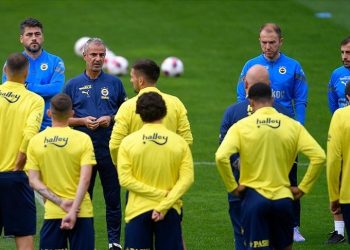 Fenerbahçe yeni teknik yönetici ve 9 transferiyle döneme başlıyor