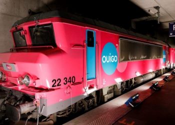 Fransa’da’da yangın çıkan trenin yolcuları saatlerce vagonlarda mahsur kaldı