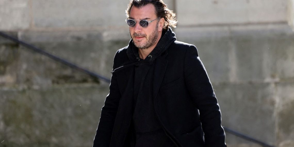 Fransız komedyen sahnede İçişleri Bakanı’nın telefon numarasını paylaştı