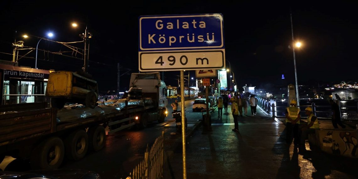 Galata Köprüsü’nde yenileme çalışmasının birinci etabı bu gece başladı