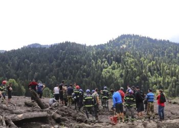 Gürcistan’da toprak kayması: Meyyit sayısı 17’ye yükseldi