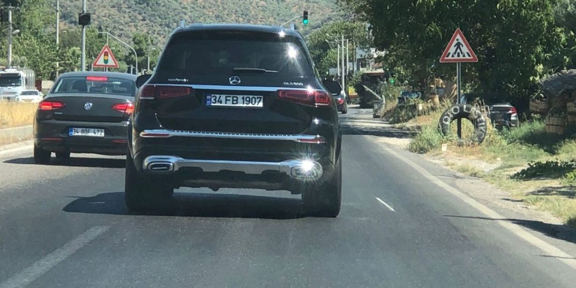 Hakan Bilal Kutlualp’ten plaka isyanı: Her yerden kaçak geçiyor ben ödüyorum