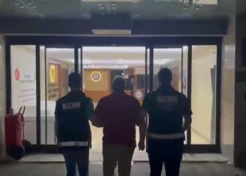 Hastalarından bıçak parası isteyen hekim gözaltına alındı