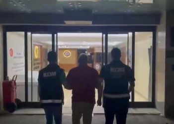 Hastalarından bıçak parası isteyen hekim tutuklandı