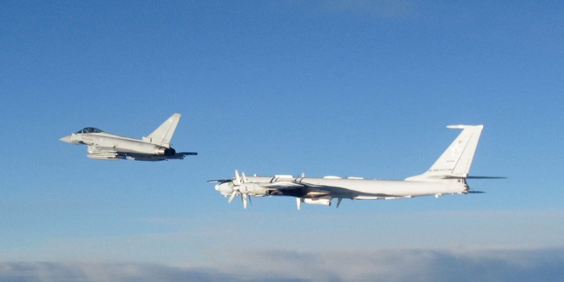 Havada tehlikeli yakınlaşma: İngiliz ve Rus savaş uçakları karşı karşıya geldi