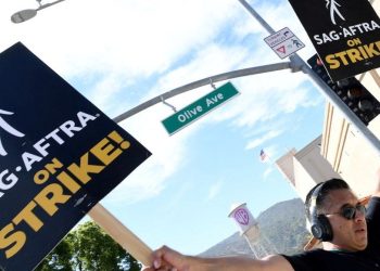 Hollywood grevinde müzakere için tekrar masaya oturma kararı