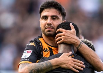 Hull City’ten 4 gollü galibiyet: Ozan Tufan’dan hat-trick!