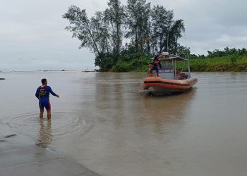 İki gündür aranan sörfçüler Endonezya açıklarında bulundu