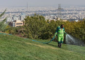 İran genelinde çok sıcaklar nedeniyle 2 gün tatil ilan edildi