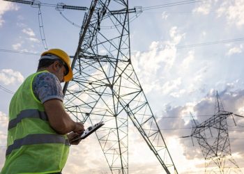 İran’da fazla tüketim nedeniyle 50 kurumun elektriği kesildi