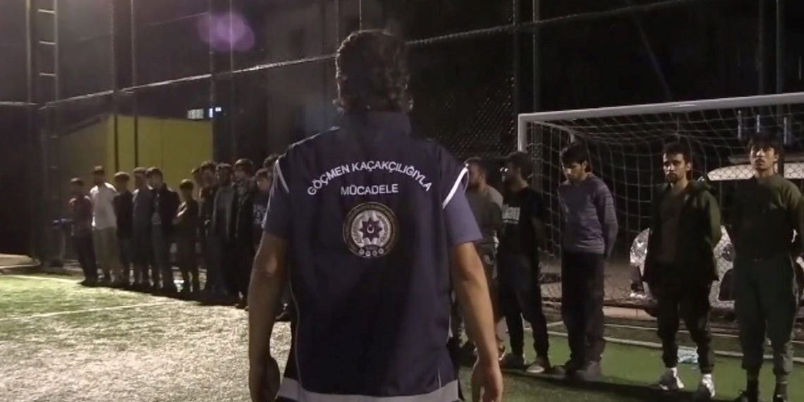 İran’dan gelen TIR’da 70 kaçak