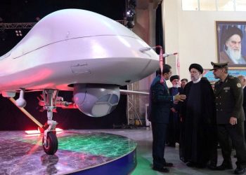 İran’dan yeni silahlı İHA’sını ve 2 füzesini tanıttı