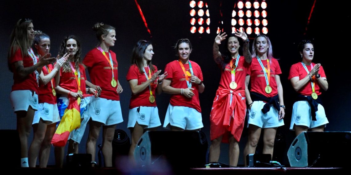 İspanya’da bayan ulusal futbolculara üstün liyakat nişanı verilecek