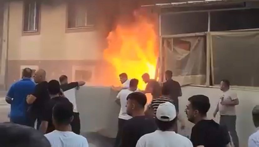 İzmir’de depoda çıkan yangında 4’ü çocuk 8 kişi dumandan etkilendi