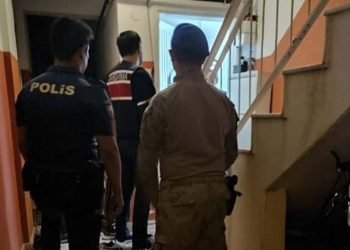 İzmir’de FETÖ operasyonu: 20 gözaltı