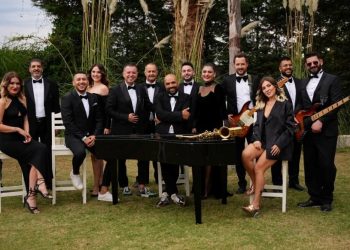 İzmir’de fiyatsız çim konserleri başlıyor