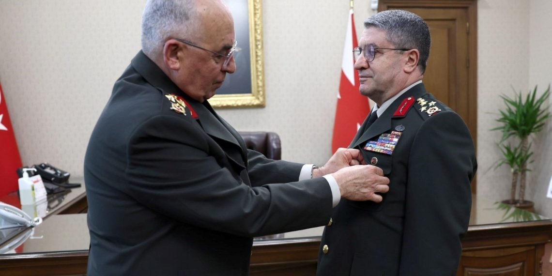 Kara Kuvvetleri Komutanlığında dönem teslim merasimi