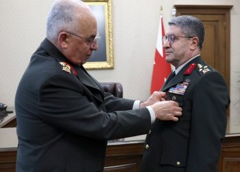 Kara Kuvvetleri Komutanlığında dönem teslim merasimi