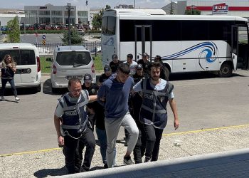 Karaman’da silahlı hücum: Eşini sevgilisine öldürttü