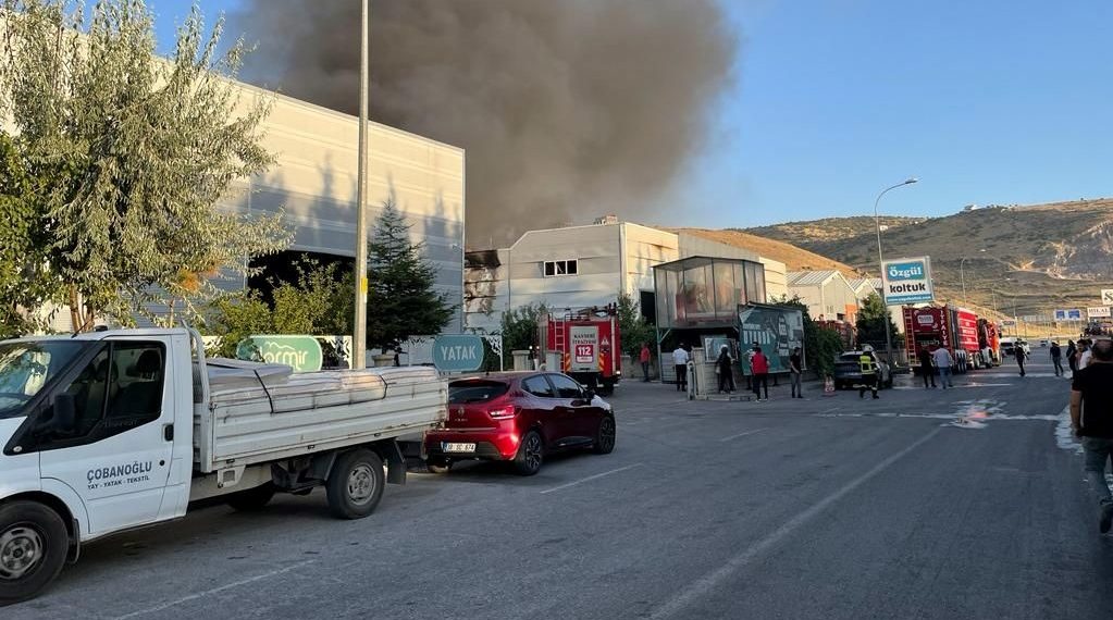 Kayseri’de mobilya fabrikasında yangın