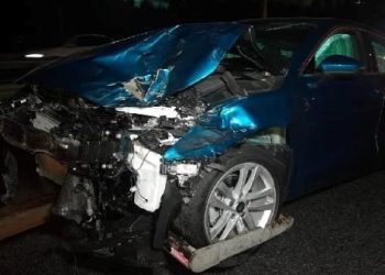 Kaza yapıp arabasından indi: Geriden gelen minibüs çarptı