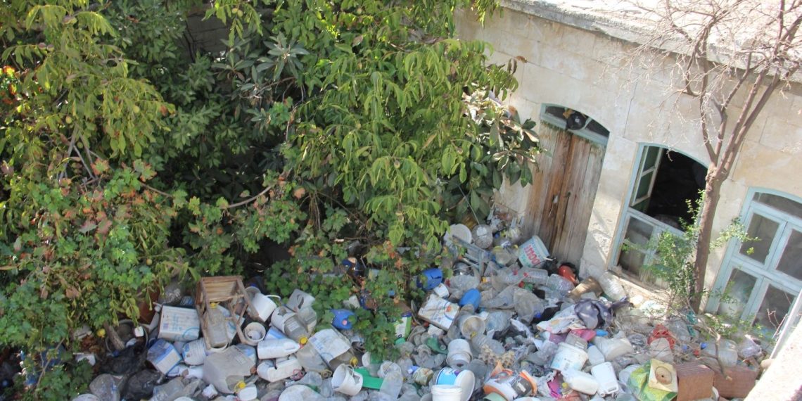 Kilis’te bir kişi yalnız yaşadığı çöp dolu meskende meyyit bulundu