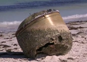 Kıyıya vuran gizemli objenin uzay enkazı olduğu belirlendi