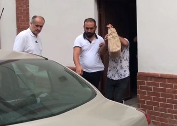 Komşusuna sattığı arabası çaldı