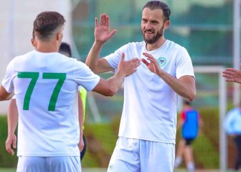 Konyaspor, 5 futbolcuyla mukavele imzaladı