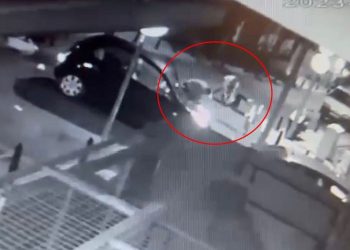 Korna tartışması kanlı bitti: 2 kişiyi bıçakladı