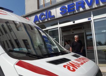 Küçük çocuk su diye tiner içti