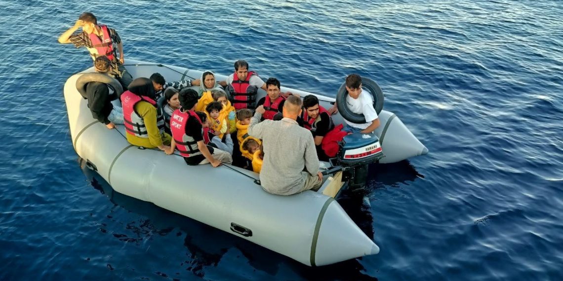 Kuzey Ege’de 20 sistemsiz göçmen yakalandı