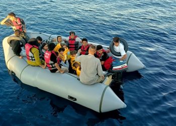 Kuzey Ege’de 20 sistemsiz göçmen yakalandı