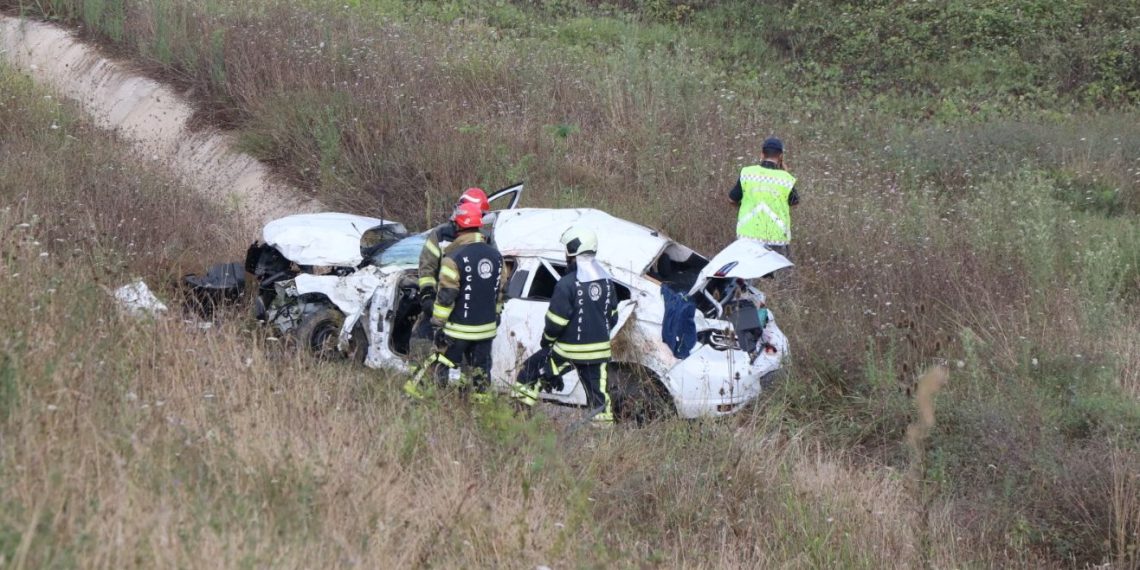 Kuzey Marmara’da araba devrildi | 4 kişilik aileyi kaza ayırdı