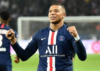 Kylian Mbappe bu dönem Paris Saint Germain’de kalıyor