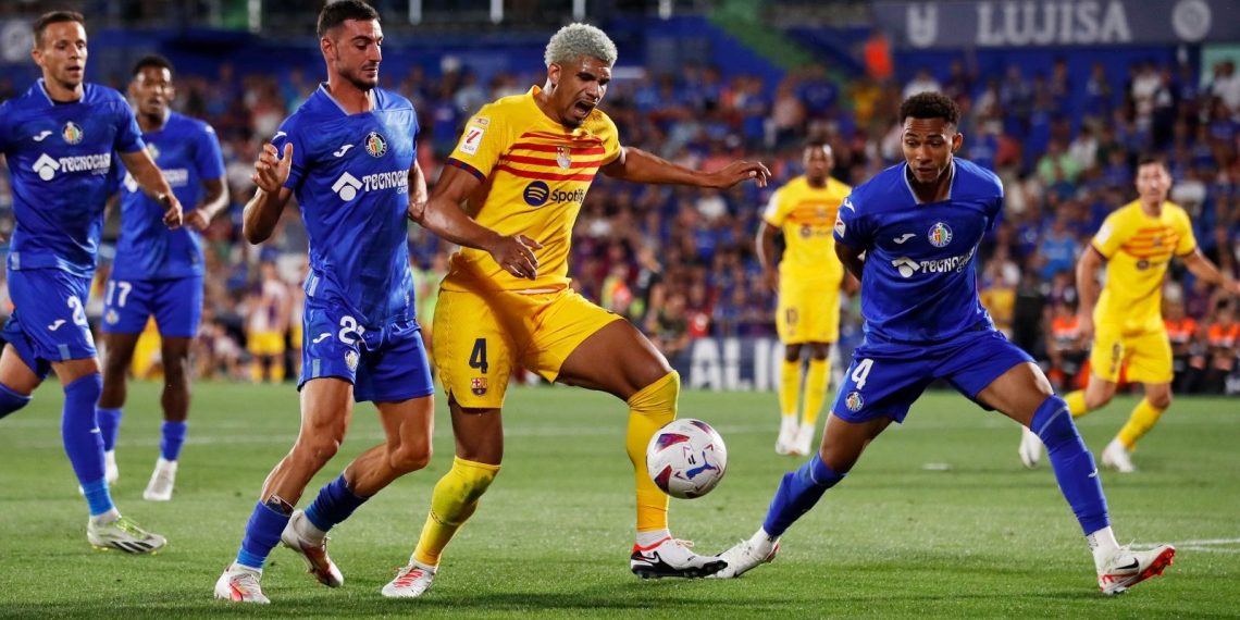 LaLiga’nın son şampiyonu Barcelona, döneme puan kaybıyla başladı