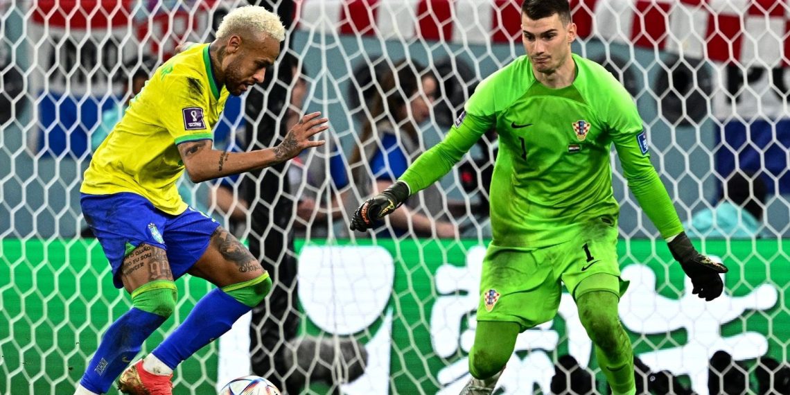 Livakovic kimdir? Fenerbahçe’nin transfer gündemindeki Dominik Livakovic kaç yaşında, hangi mevkide oynuyor?